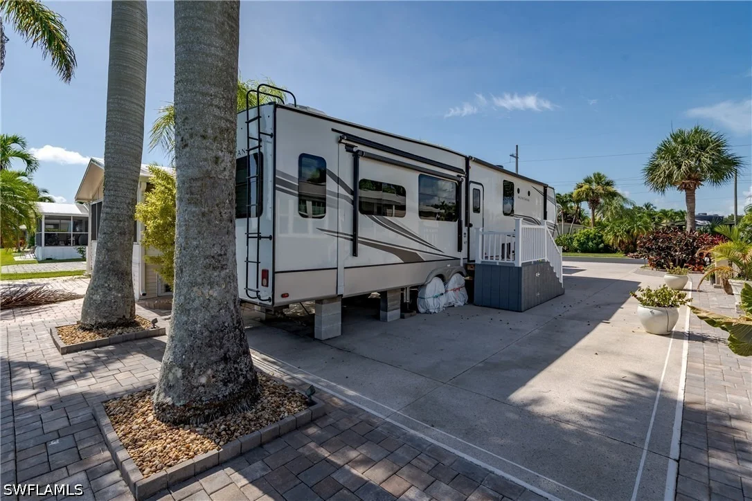 Photo of 1146 Silver Lakes Boulevard