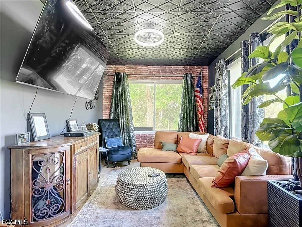 Photo of 2795 River Road