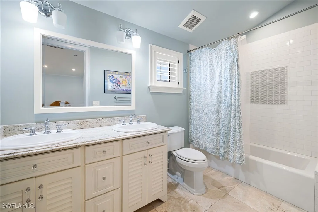 Photo of 572 7th Avenue N