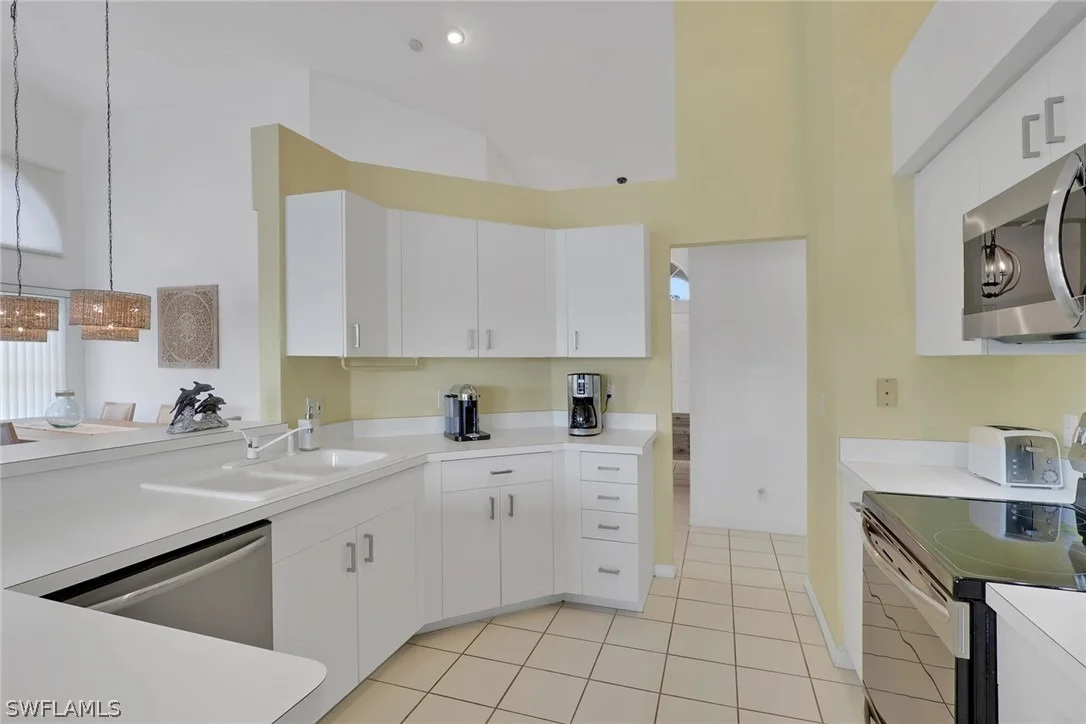Photo of 642 Lambton Lane NE