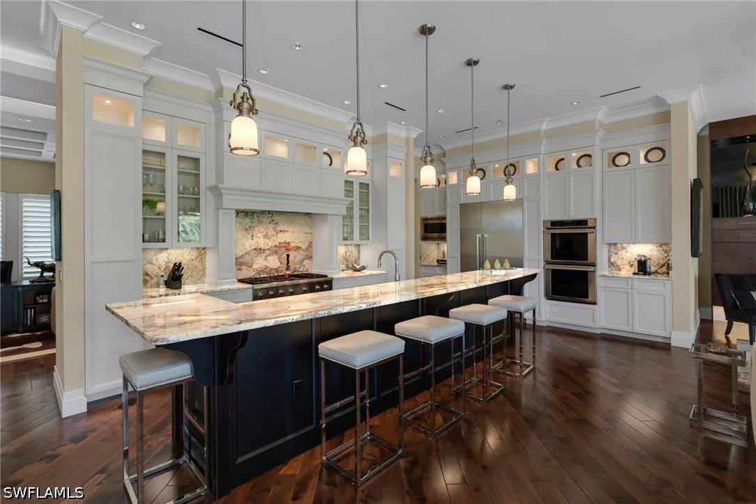 Photo of 384 Edgemere Way E