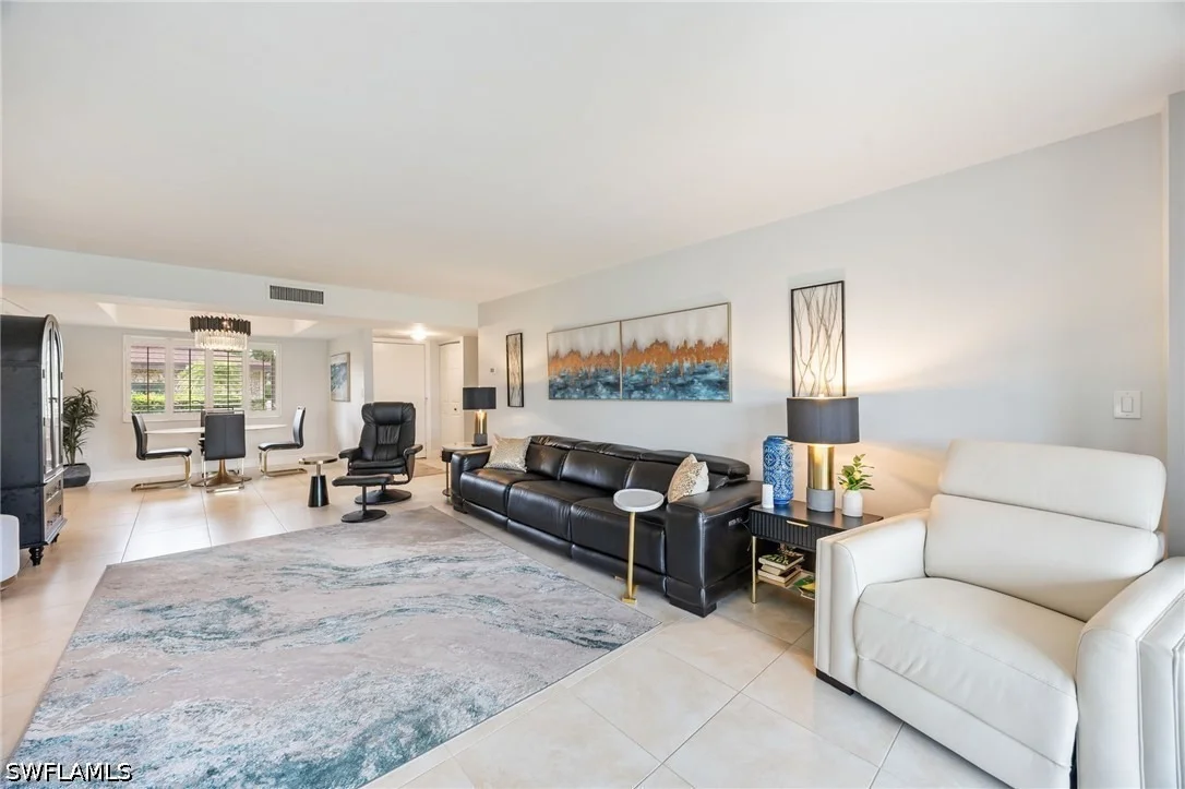 Photo of Unit 105 at 413 Augusta Boulevard