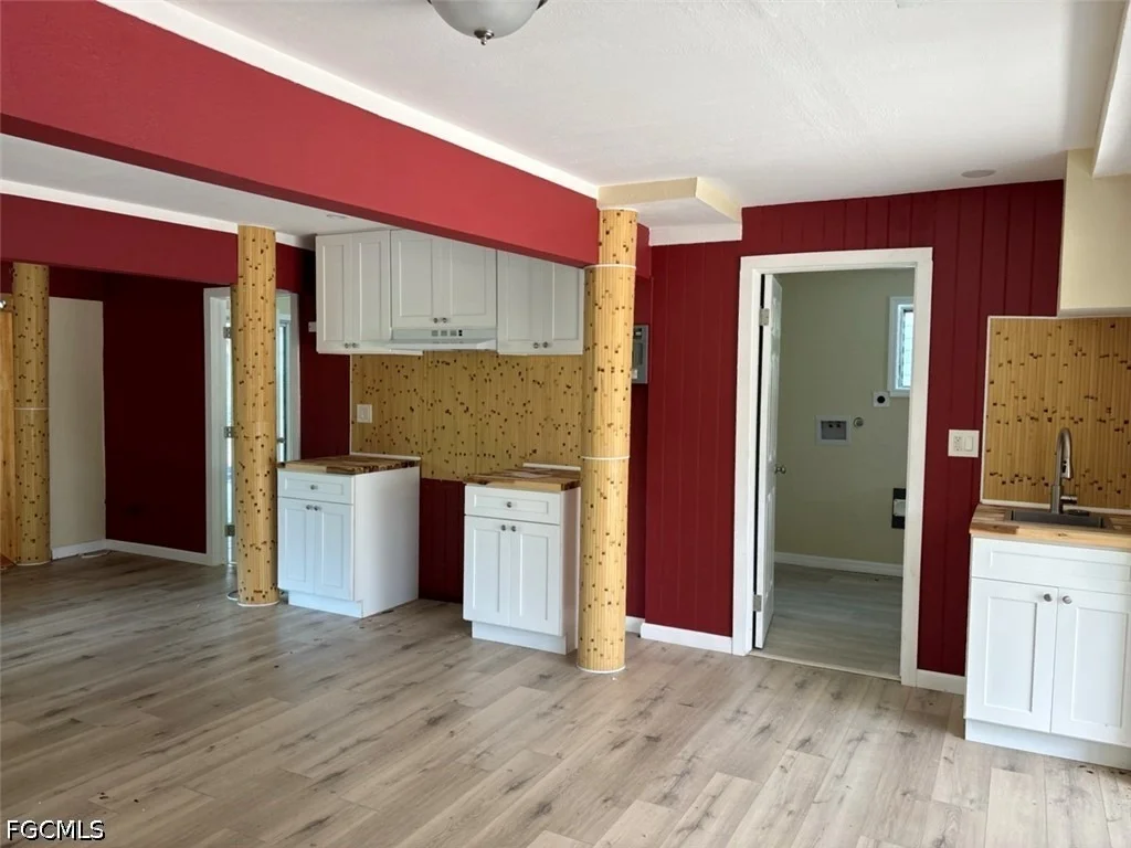 Photo of 10925 Russell Road