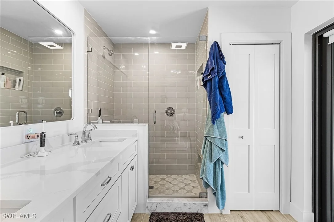 Photo of 121 JAMAICA Drive