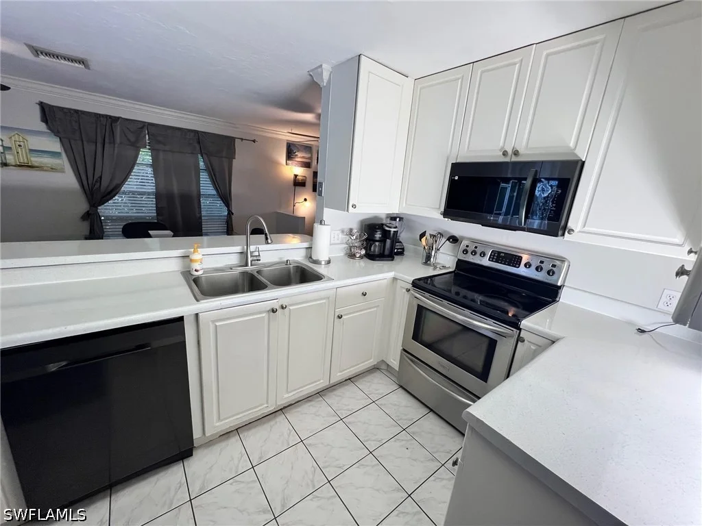 Photo of 690 95th Avenue N