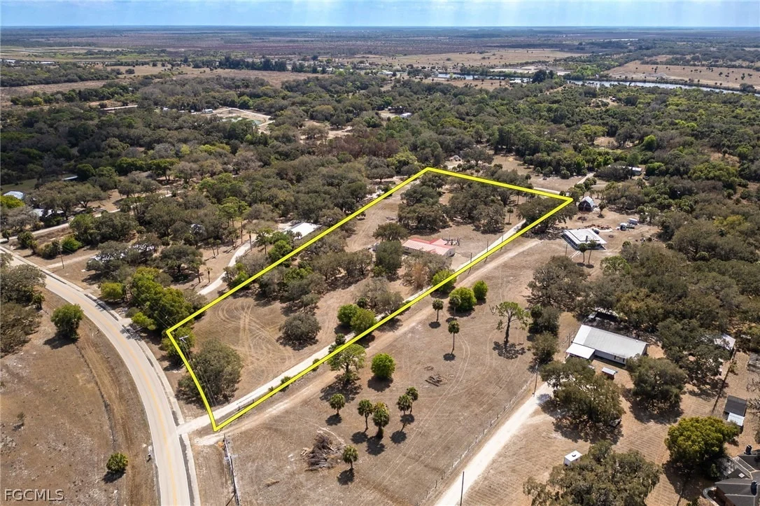 Photo of 2032 Ortona Locks Road