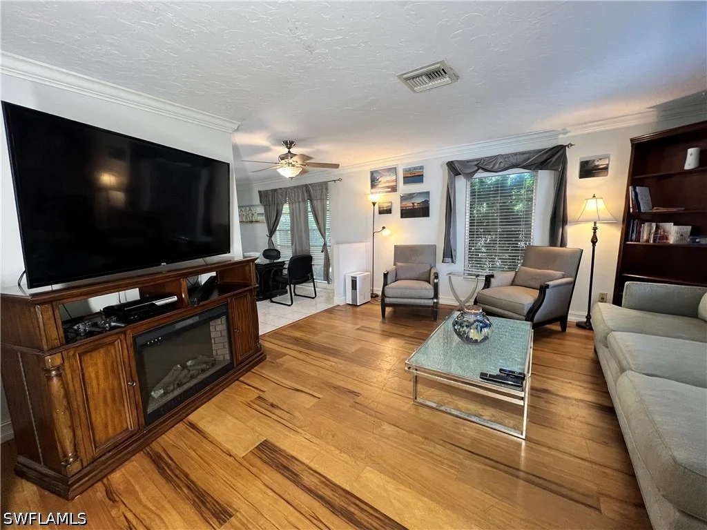 Photo of 690 95th Avenue N
