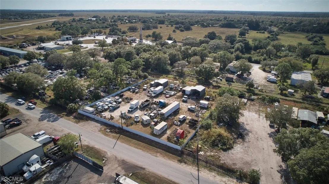 Photo of 319 N Industrial Loop