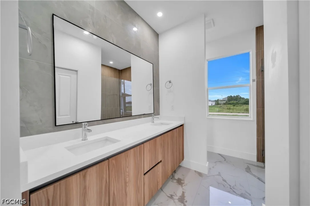 Photo of 435 Petite Avenue
