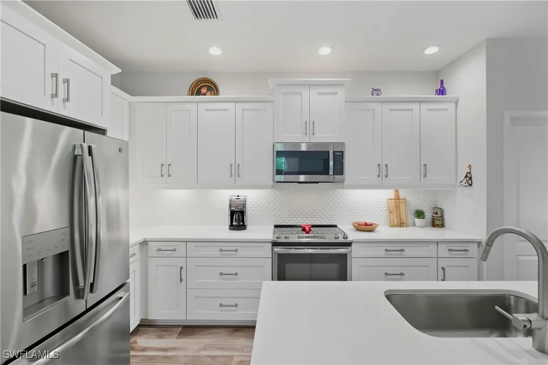 Photo of Unit 1908 at 6947 Avalon Circle