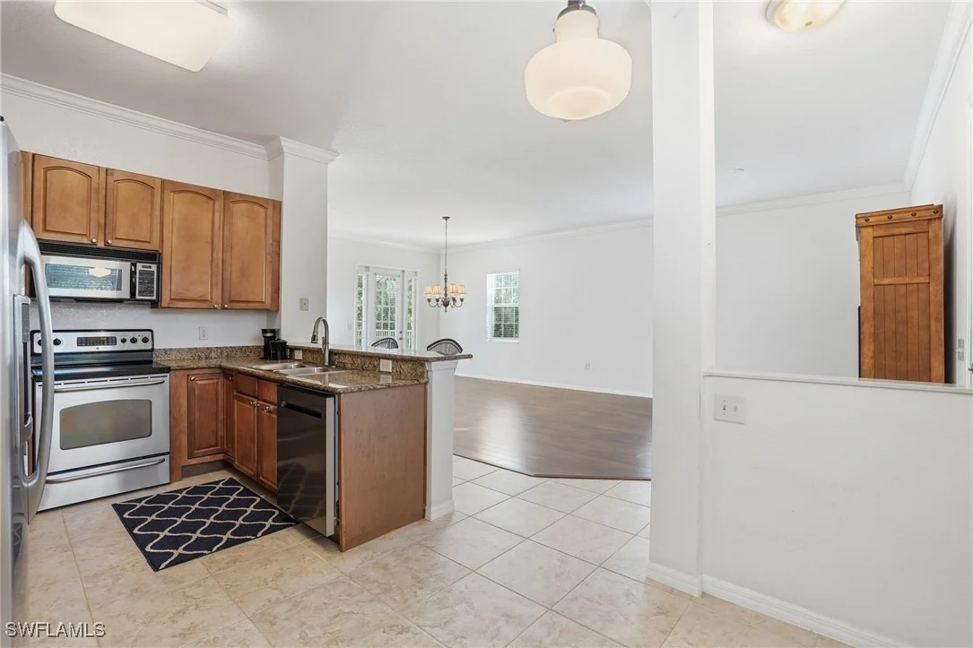Photo of Unit 604 at 970 Peggy Circle