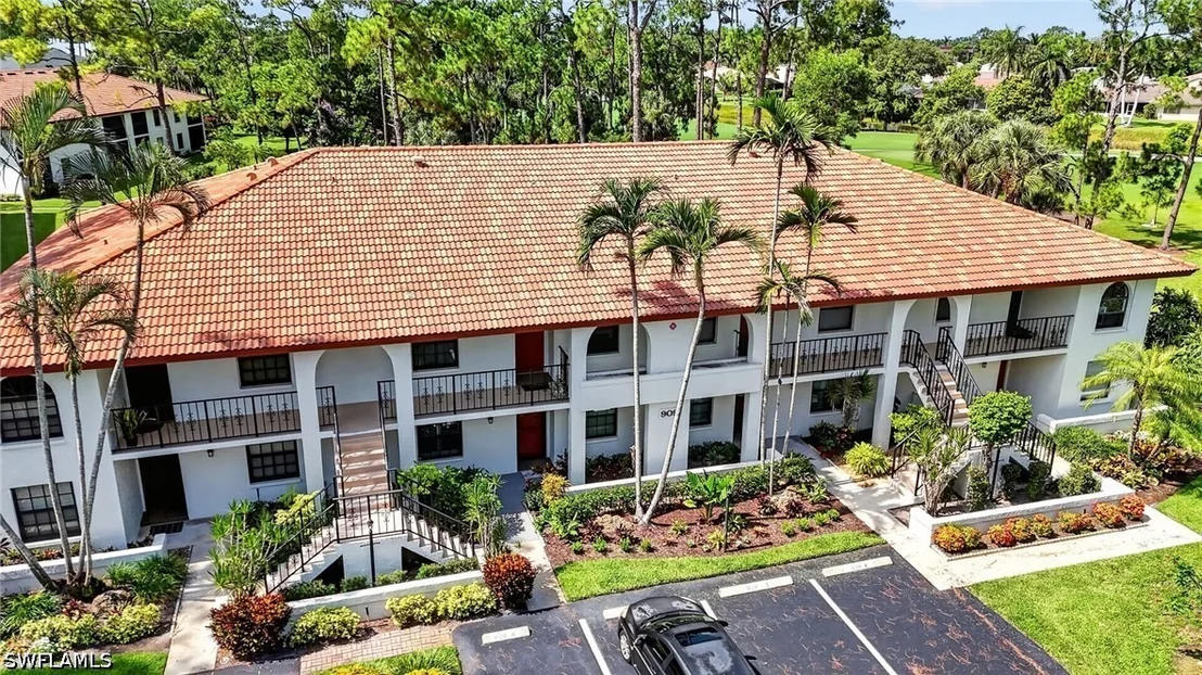 Photo of Unit 7 at 909 Augusta Boulevard
