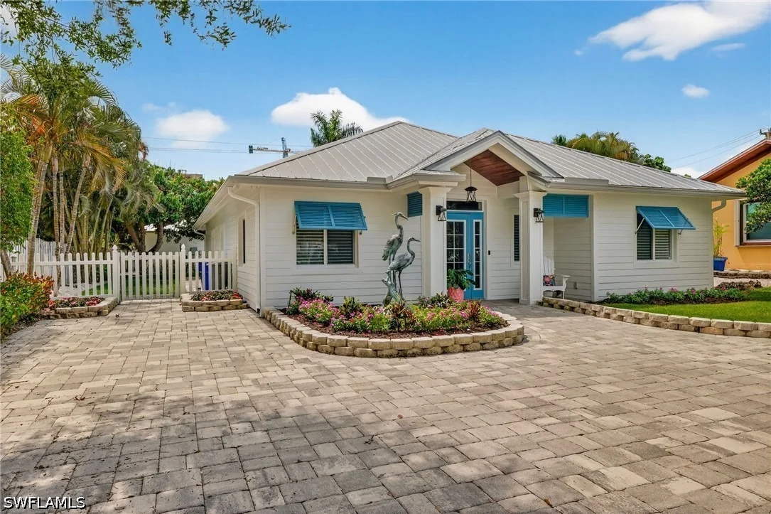 Photo of 740 5th Avenue N