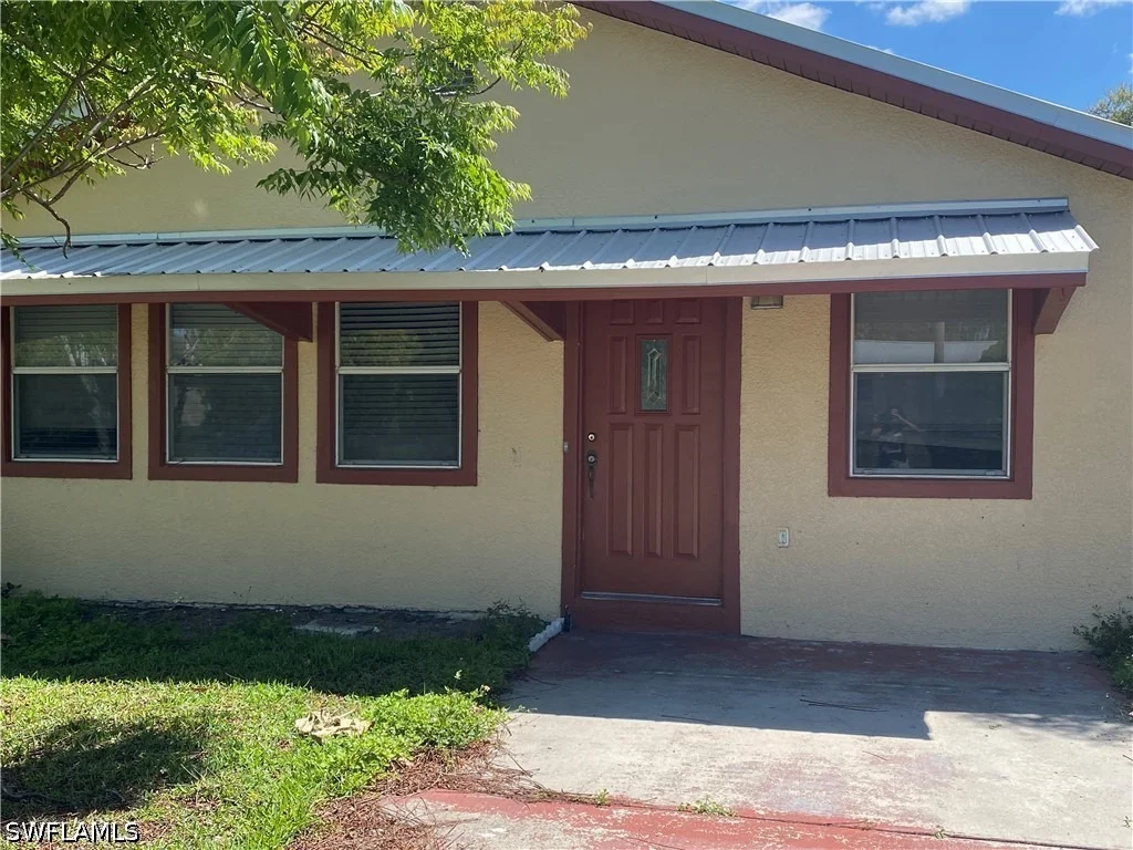 Photo of 4014 N Edgewater Circle