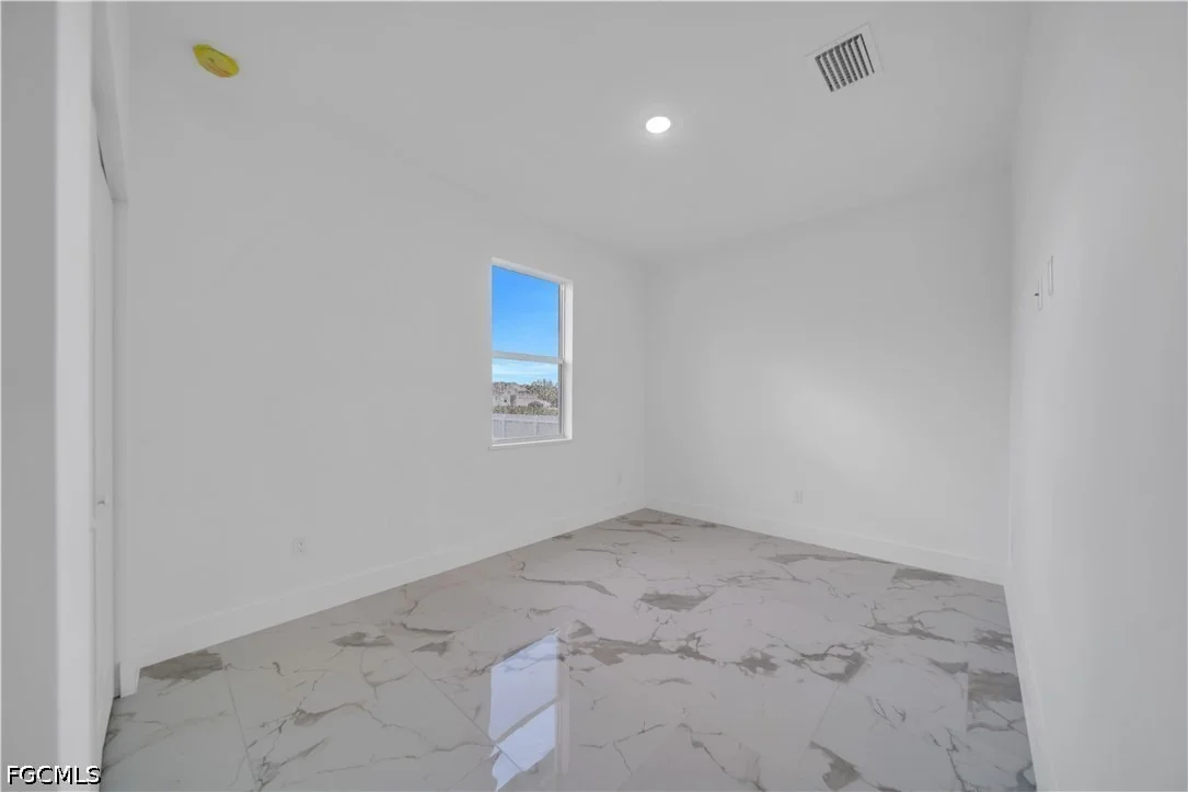 Photo of 435 Petite Avenue
