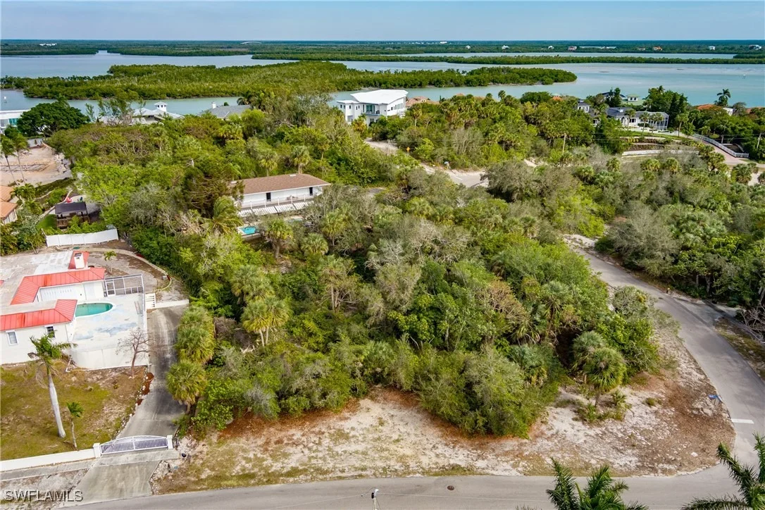 Photo of 889 Scott Drive