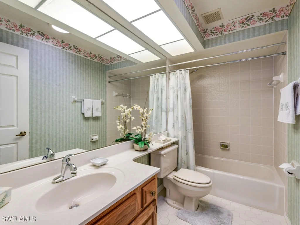 Photo of Unit 3 at 602 Augusta Boulevard