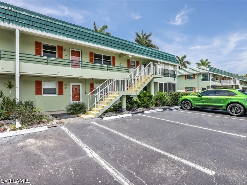 Photo of Unit 8A at 300 Valley Stream Drive