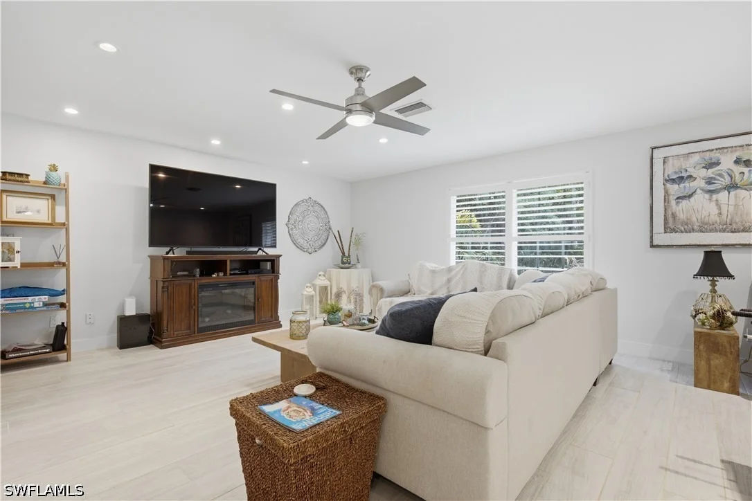 Photo of 150 Logan Boulevard N