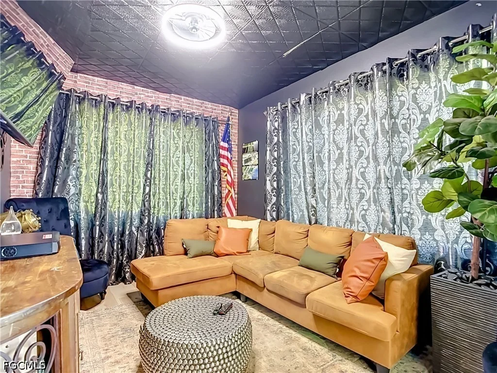 Photo of 2795 River Road
