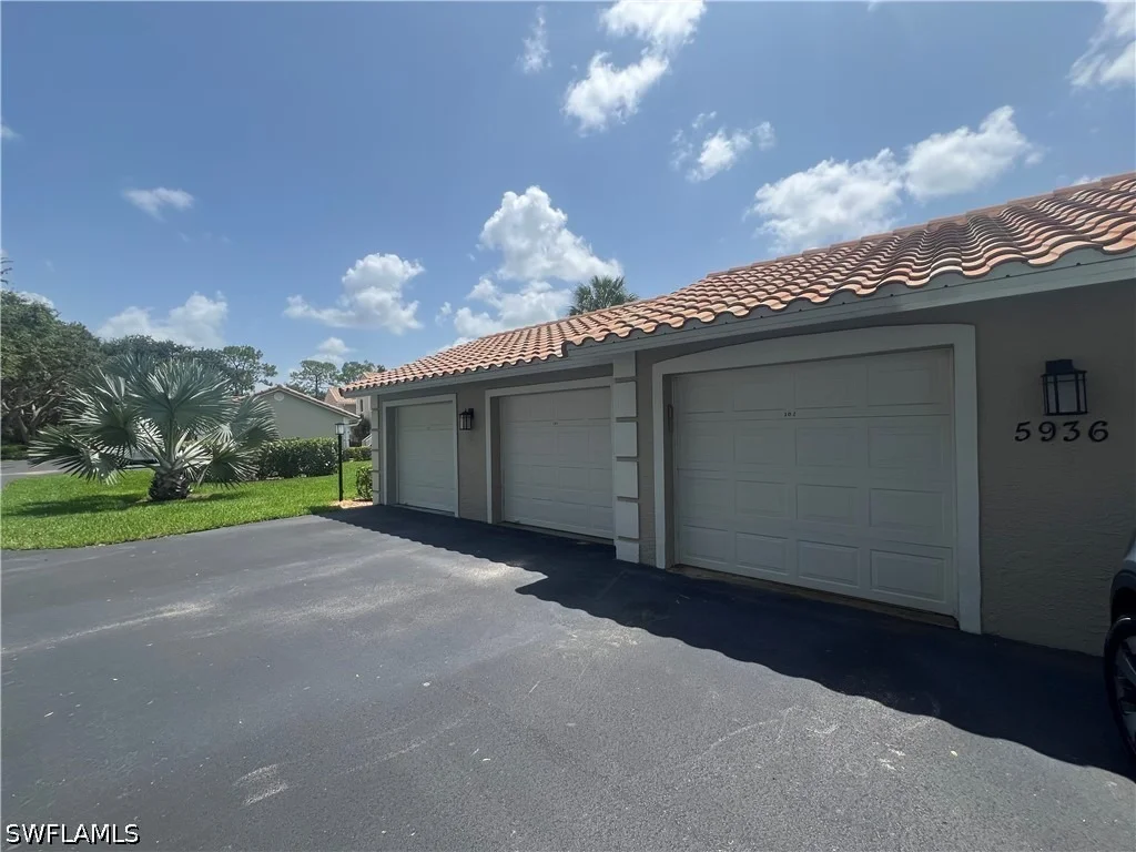 Photo of Unit B102 at 5936 Cranbrook Way