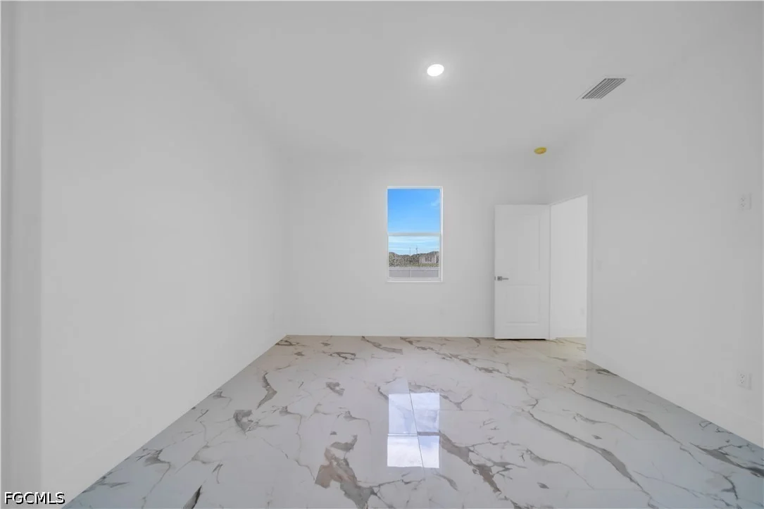 Photo of 435 Petite Avenue