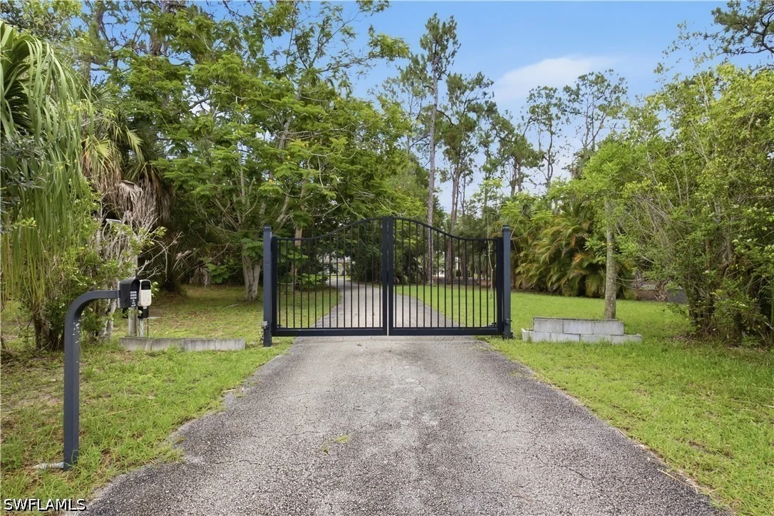 Photo of 150 Logan Boulevard N