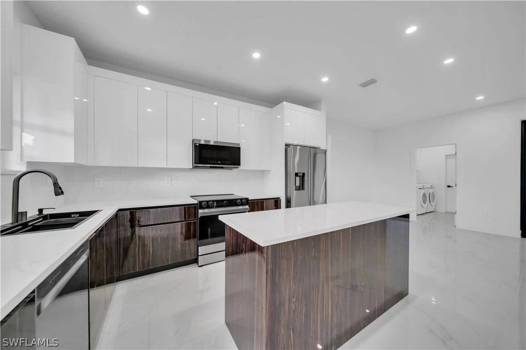Photo of 704 Holmes Avenue