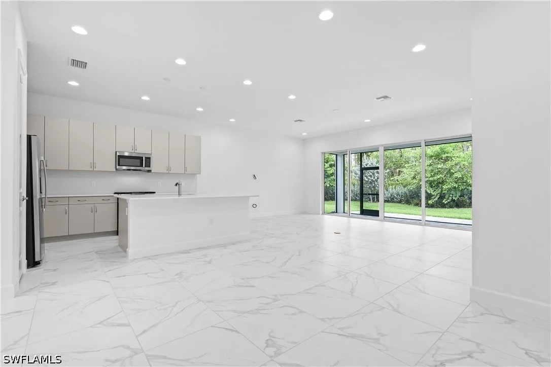 Photo of 2589 Kingfisher Drive