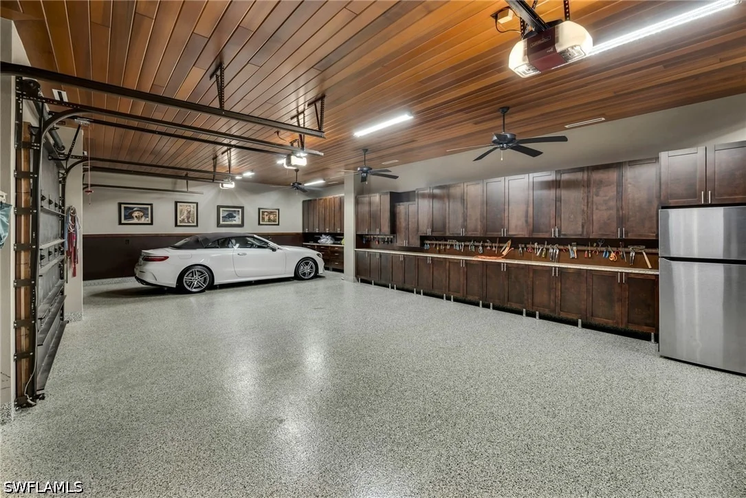Photo of 384 Edgemere Way E