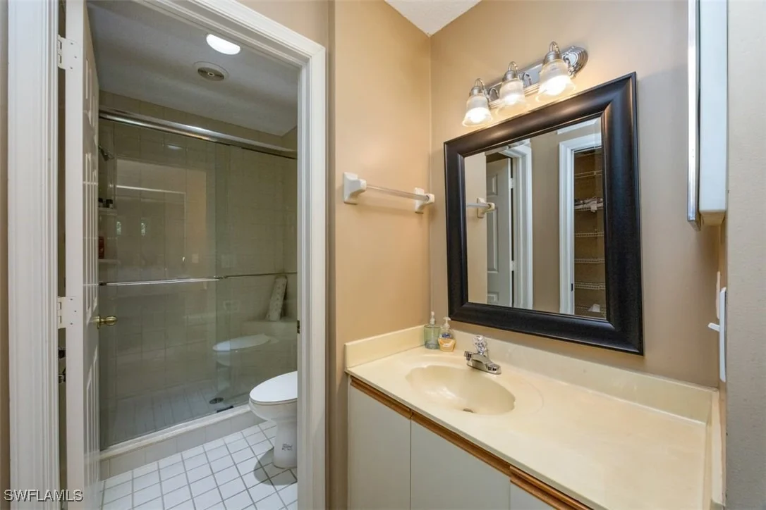 Photo of Unit B306 at 5965 Bloomfield Circle