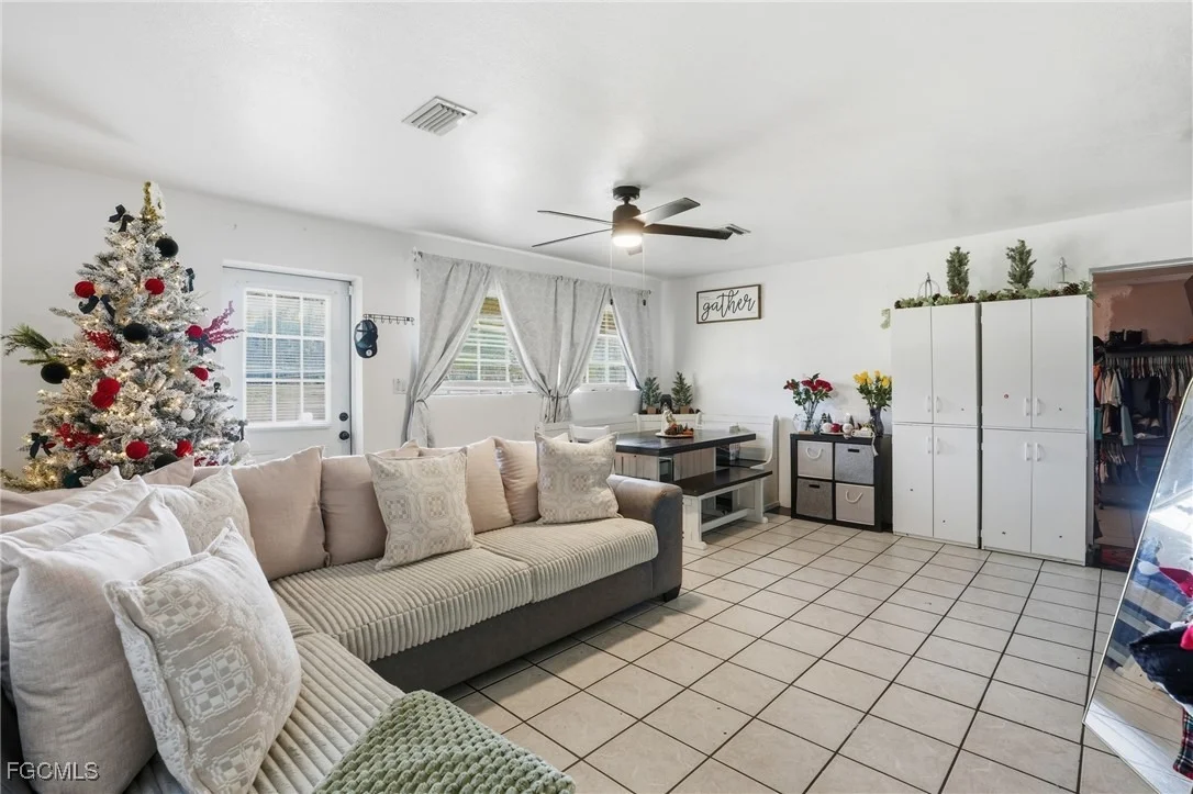 Photo of 829 N Bridge Street