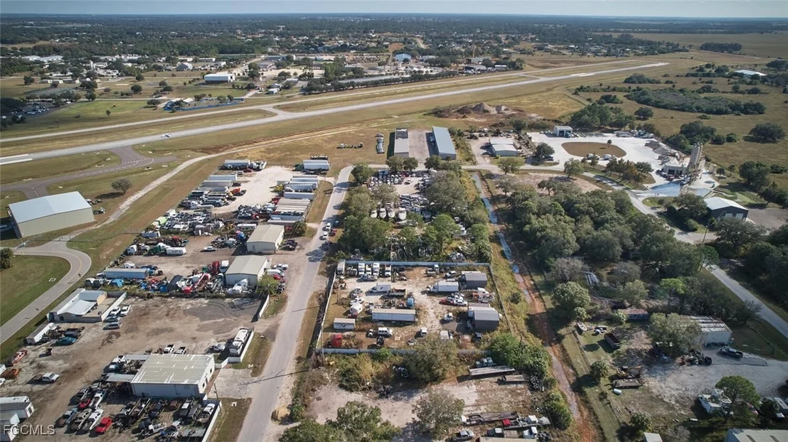 Photo of 319 N Industrial Loop