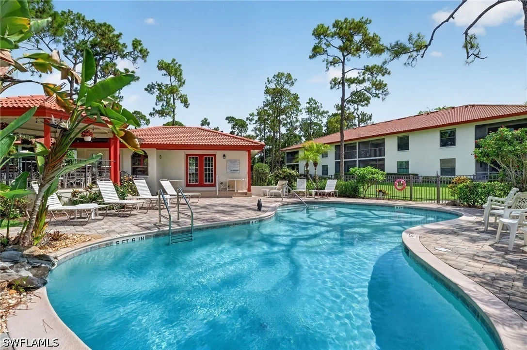Photo of Unit 7 at 909 Augusta Boulevard