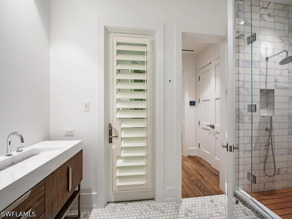 Photo of 225 4th Avenue N