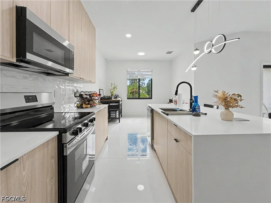 Photo of 402 Thompson Avenue