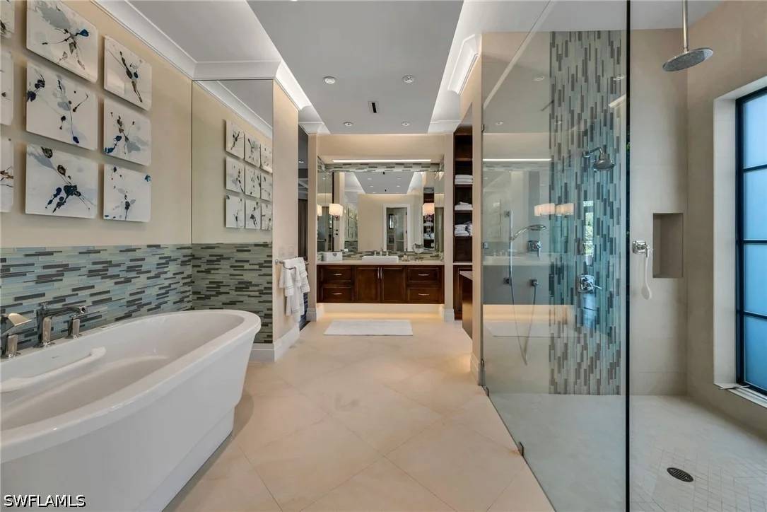 Photo of 384 Edgemere Way E
