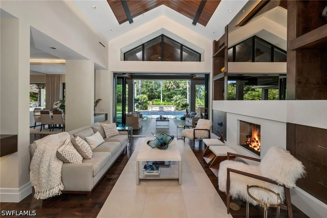Photo of 384 Edgemere Way E