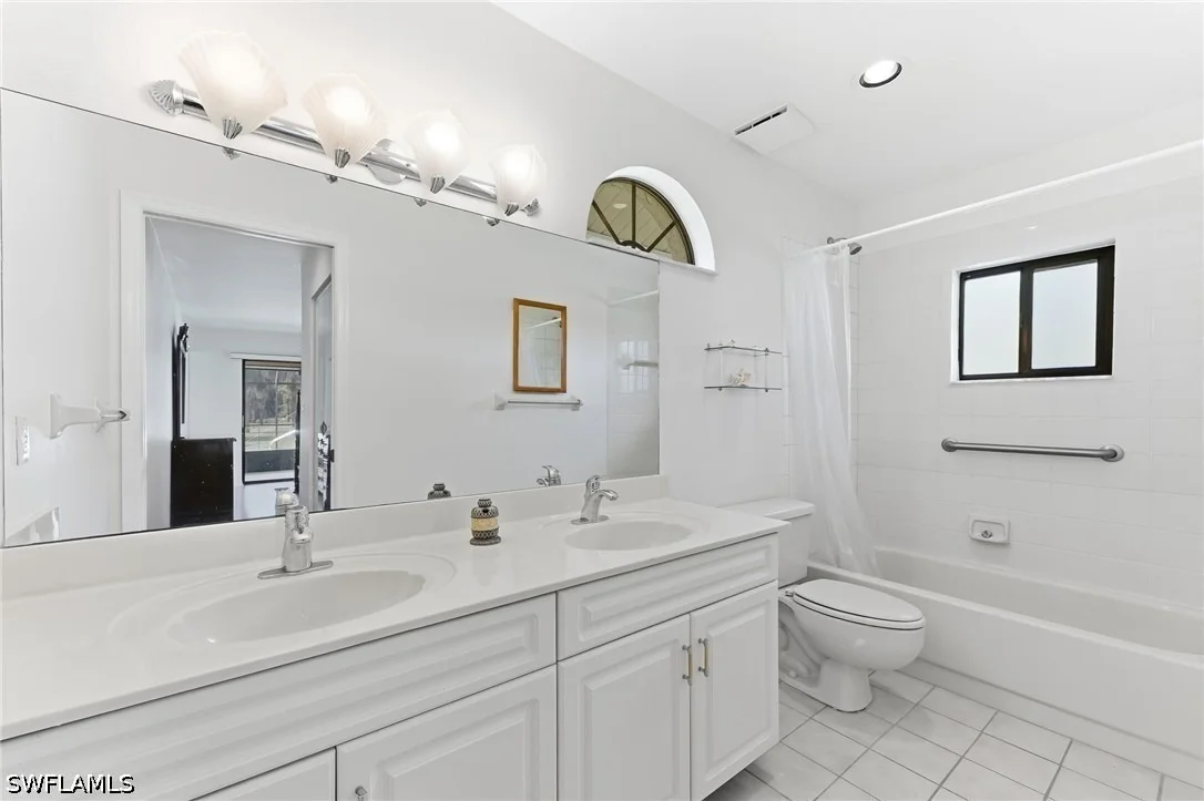 Photo of 184 Wilson Boulevard S