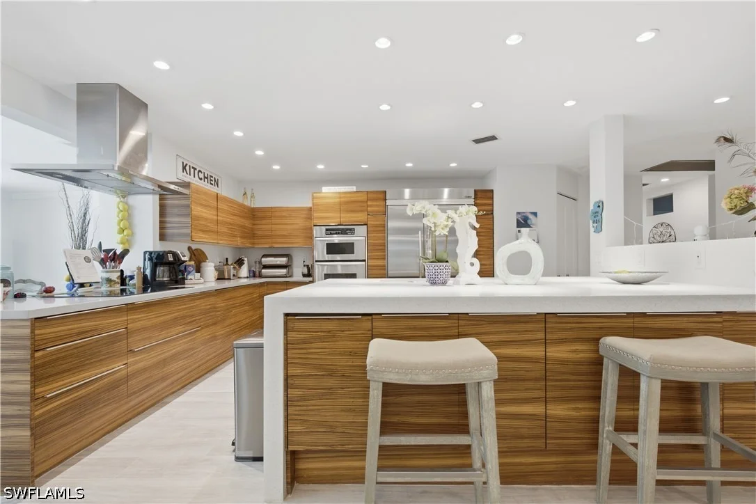 Photo of 150 Logan Boulevard N