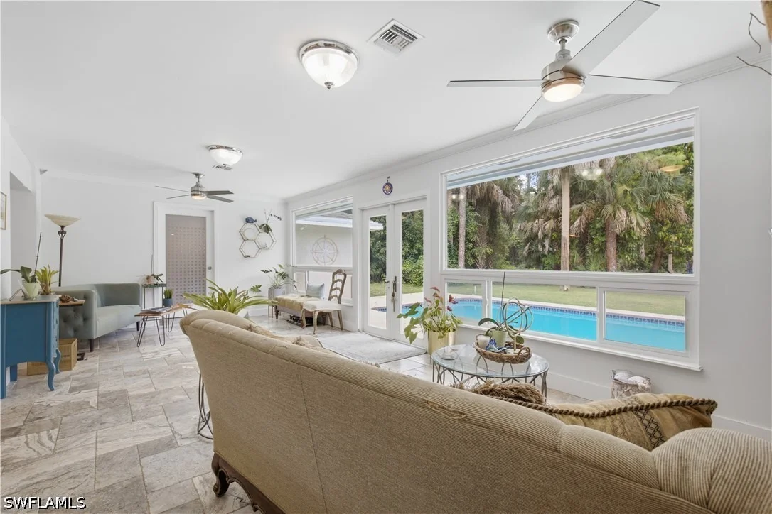 Photo of 150 Logan Boulevard N