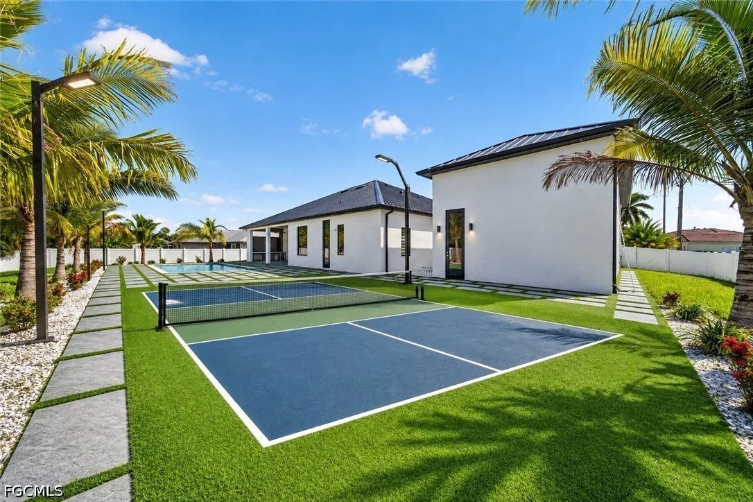 Photo of 3918 Oasis Boulevard