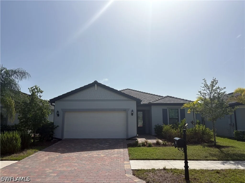 Photo of 3929 E Hampton Circle