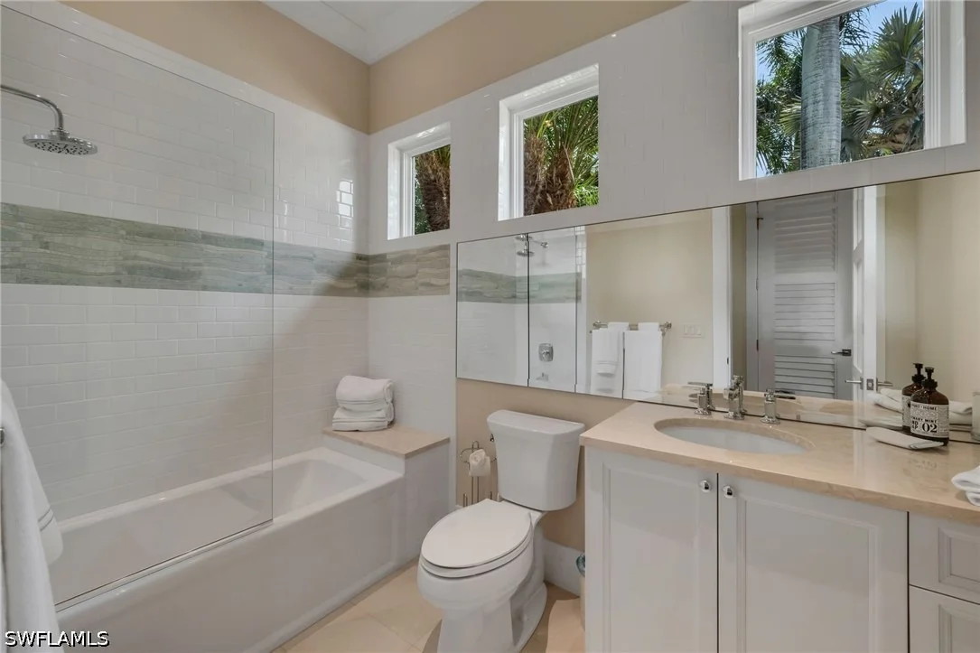 Photo of 384 Edgemere Way E
