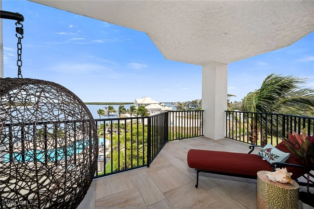 Photo of Unit 306 at 700 La Peninsula Boulevard