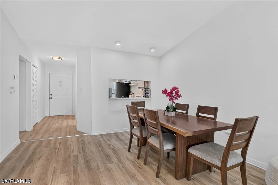 Photo of Unit 7 at 909 Augusta Boulevard
