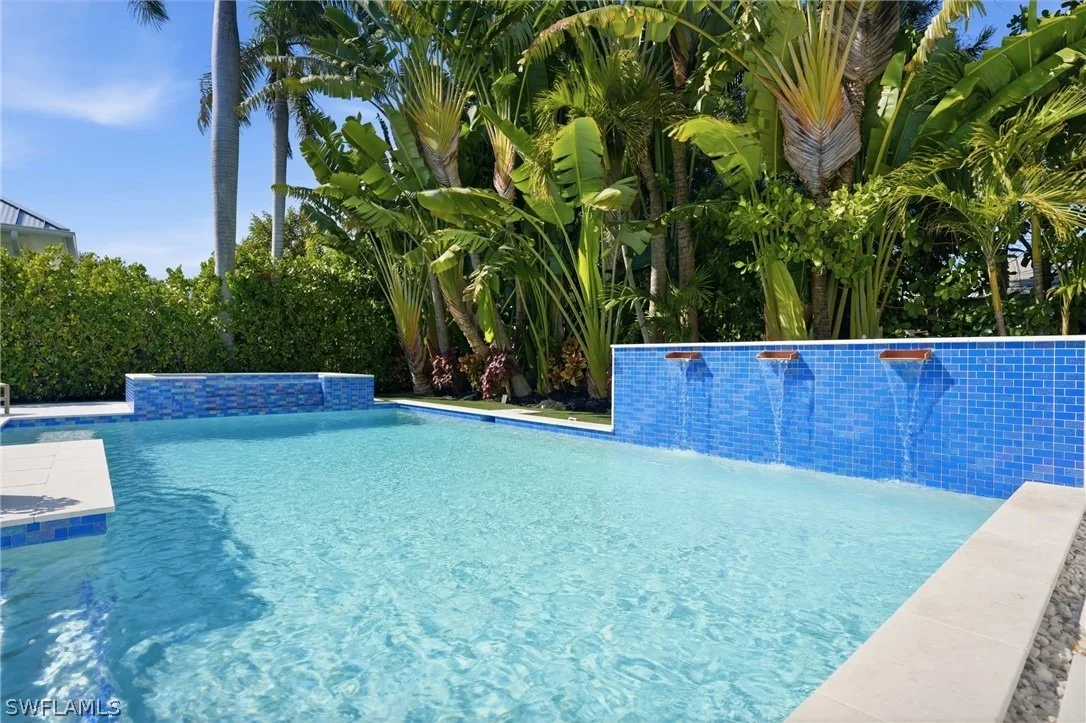 Photo of 725 Harbour Drive