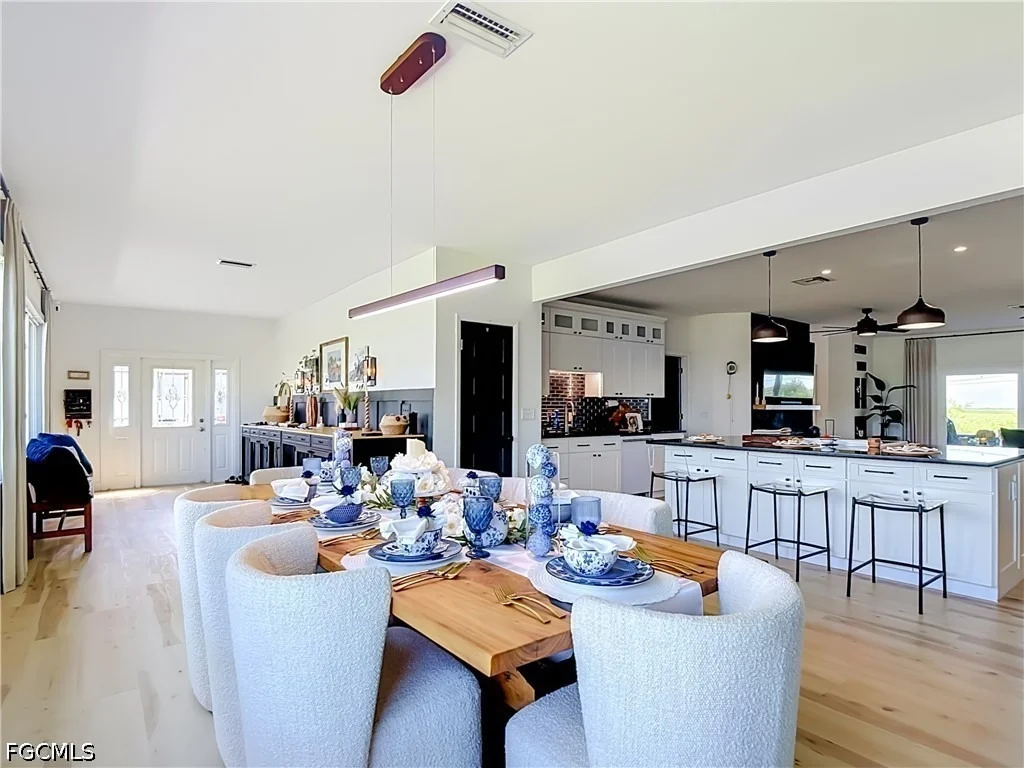 Photo of 2795 River Road