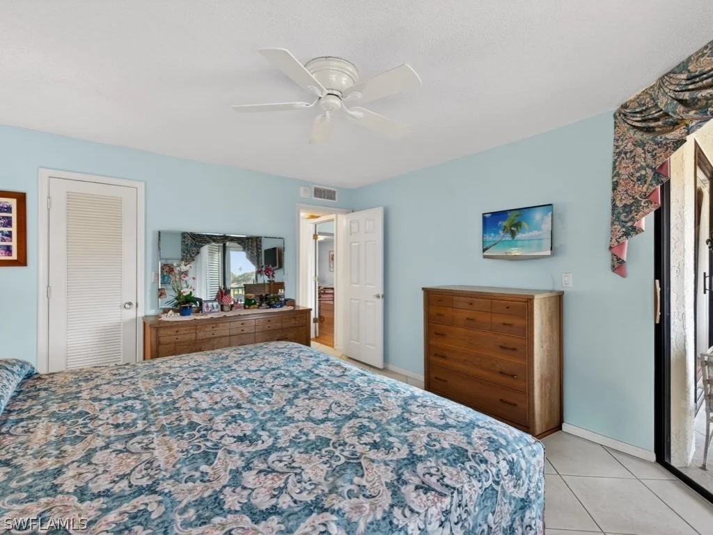 Photo of Unit 206 at 413 Augusta Boulevard