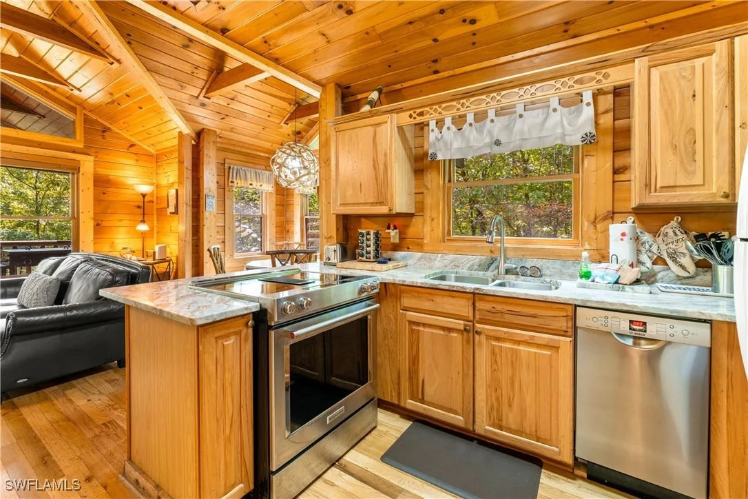 Photo of 4062 Chamberlain Lane